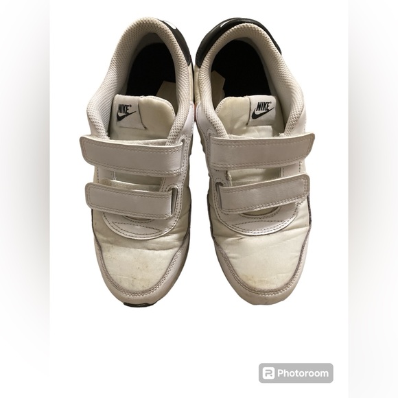 Nike MD Valiant (PSV) White & Black Sneakers. Size 3. - Picture 9 of 13